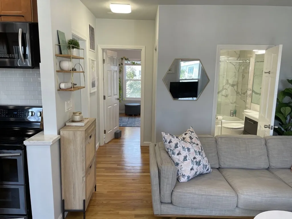 258 Everett St, East Boston