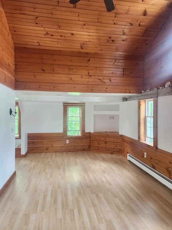 92 Main St, Hopkinton