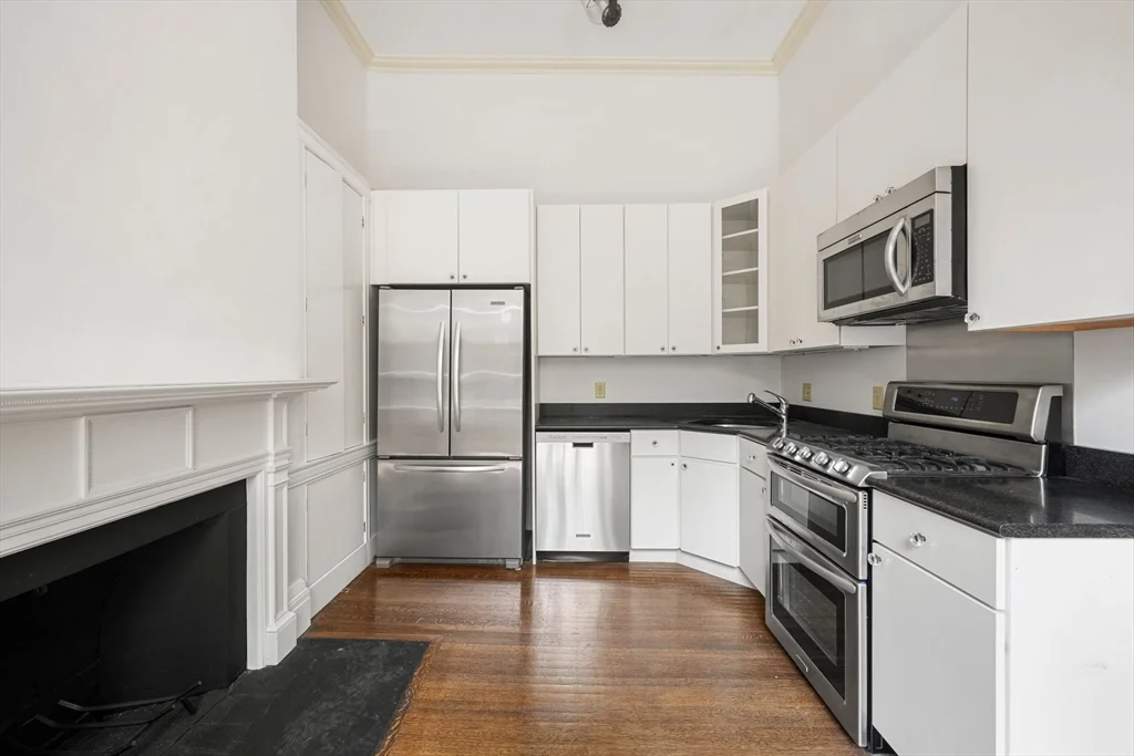 13 Chestnut St, Beacon Hill