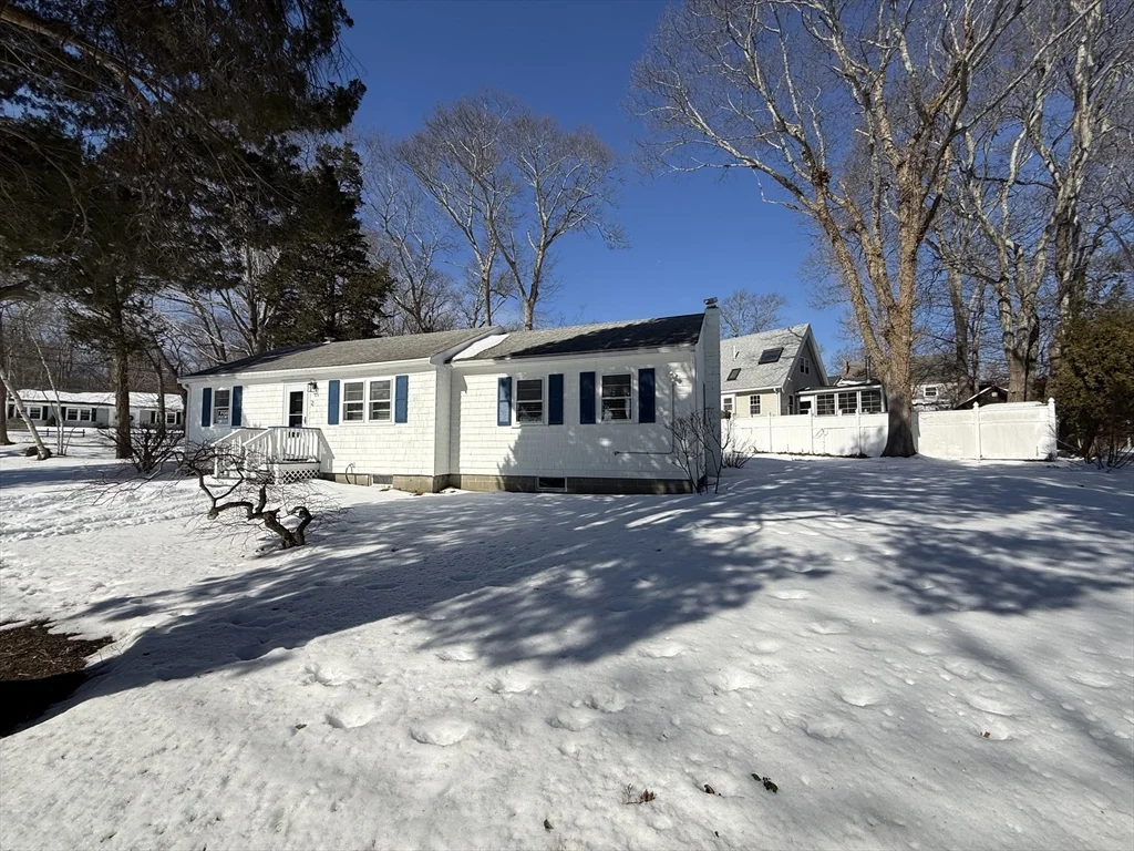 2 Cochituate Rd, Priscilla Beach