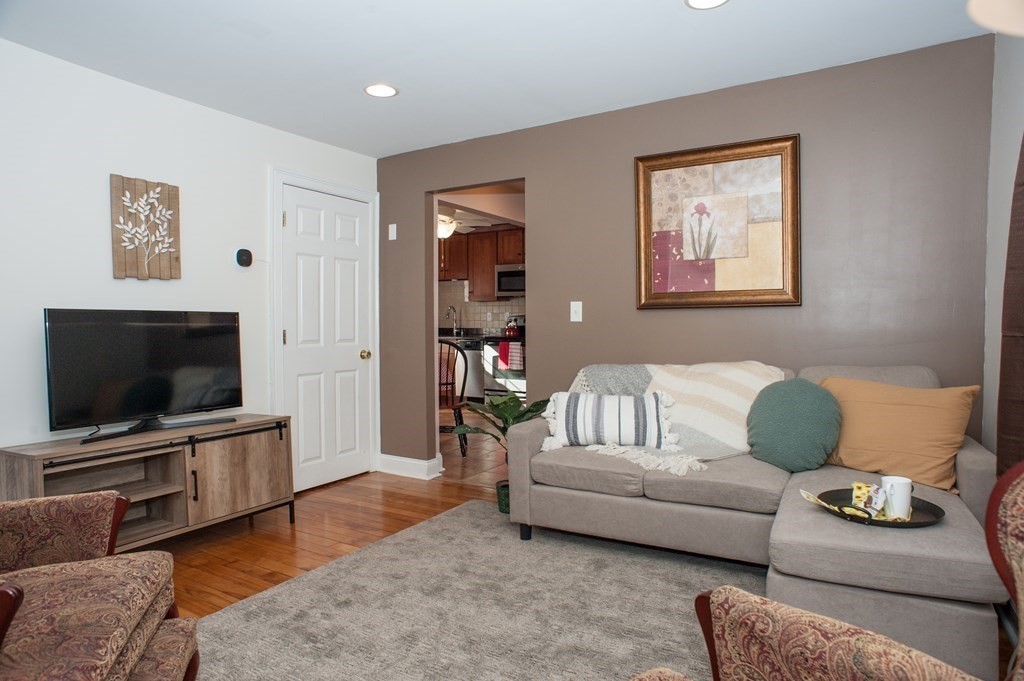 123 N Main St, Uxbridge