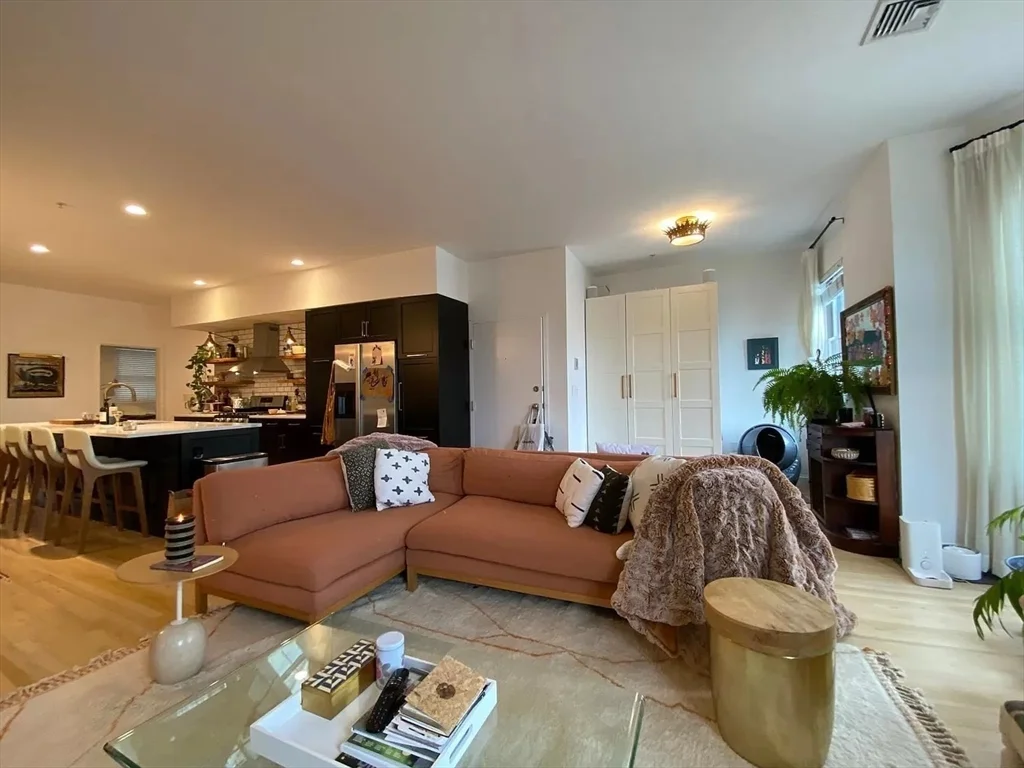 877 Harrison Ave, South End