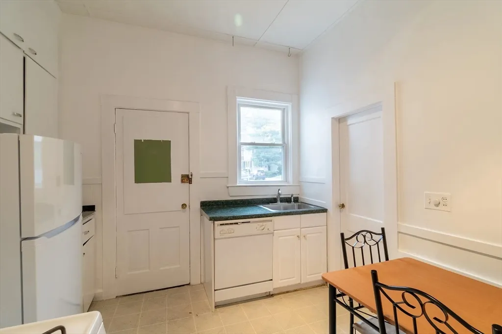 2 Sherman St, Neighborhood Nine