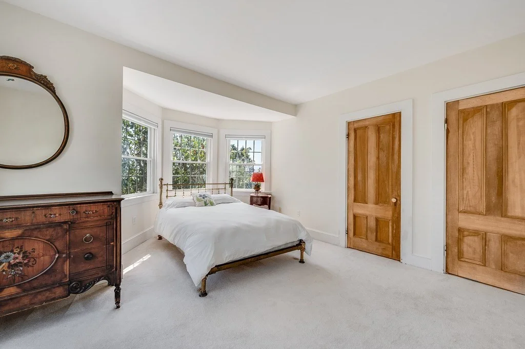 4 Spray Ave, Marblehead