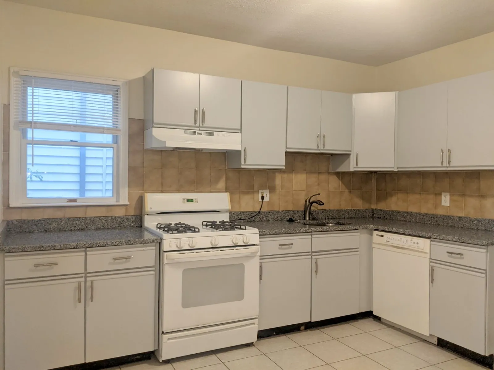 83 Yorktown St, Davis Square