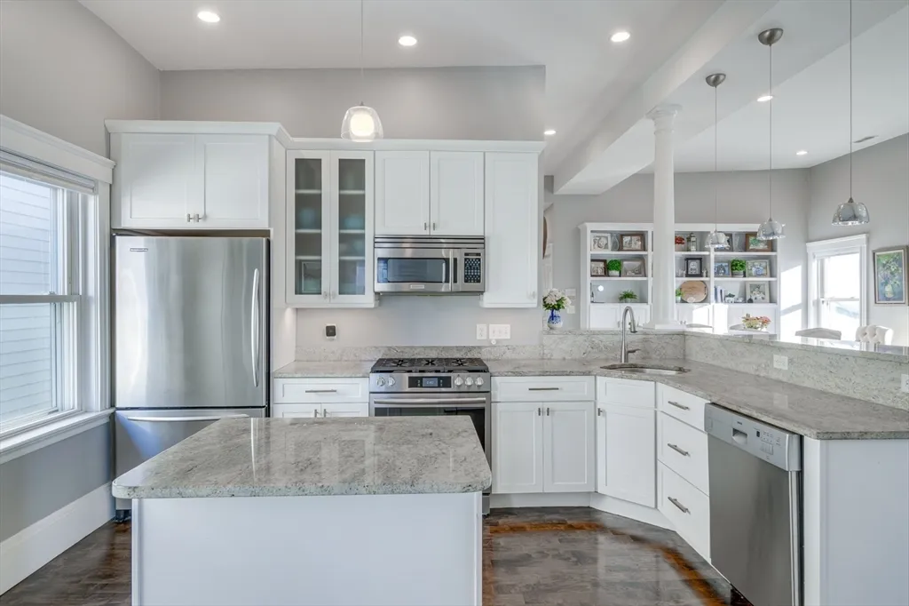 41 Farragut Rd, South Boston