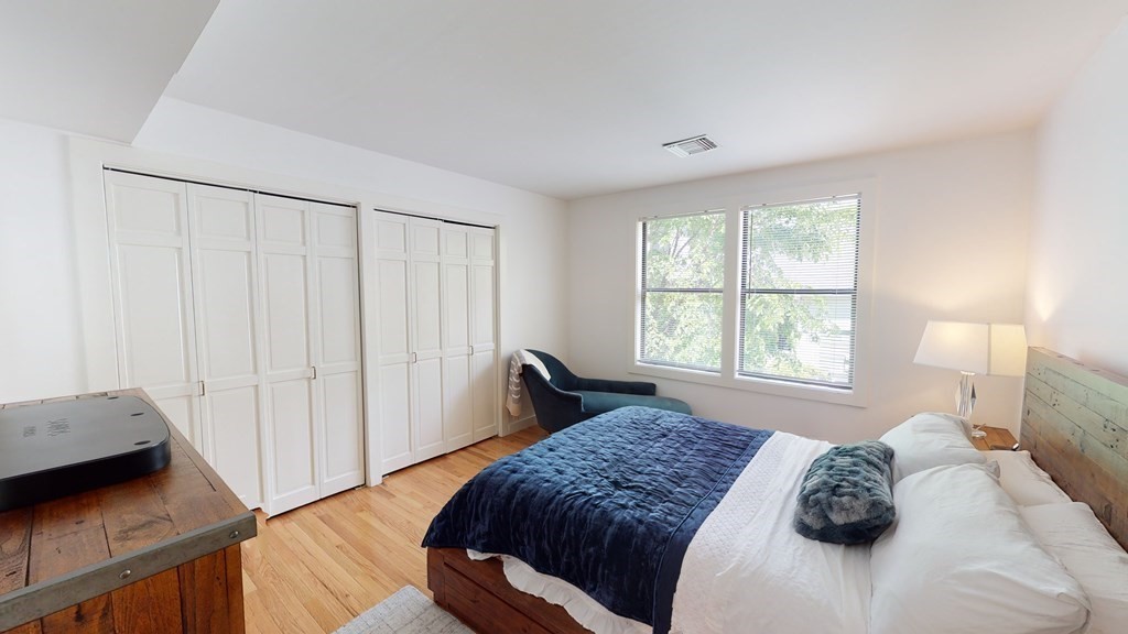 15 Roberts Rd, Harvard Square