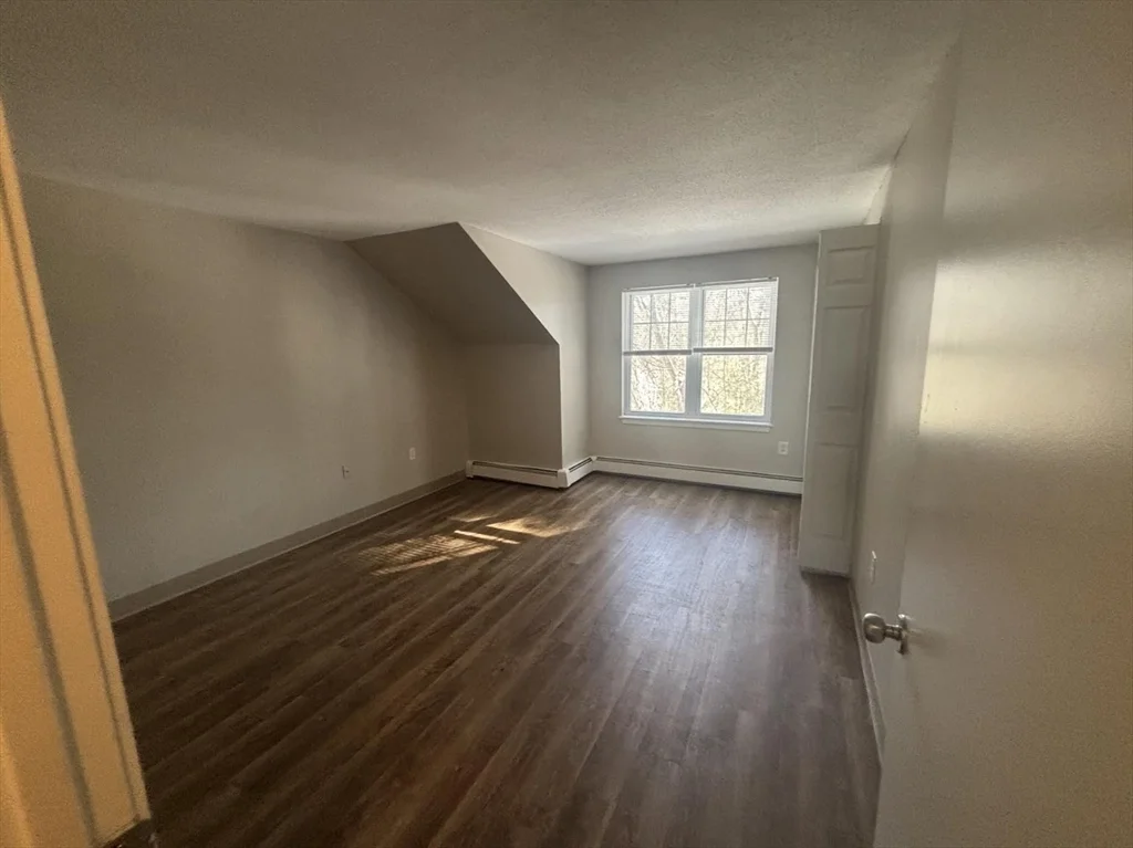 65 Frank's Ln, Hanover