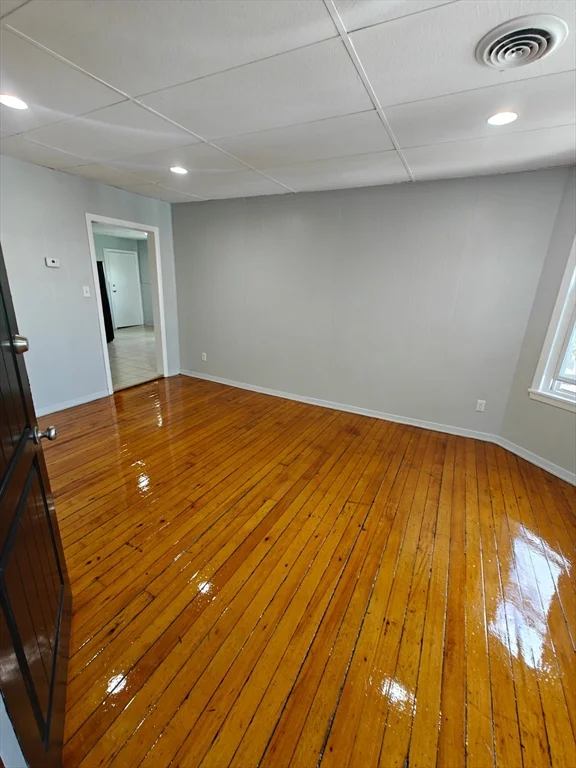 487 Fourth St, Fall River