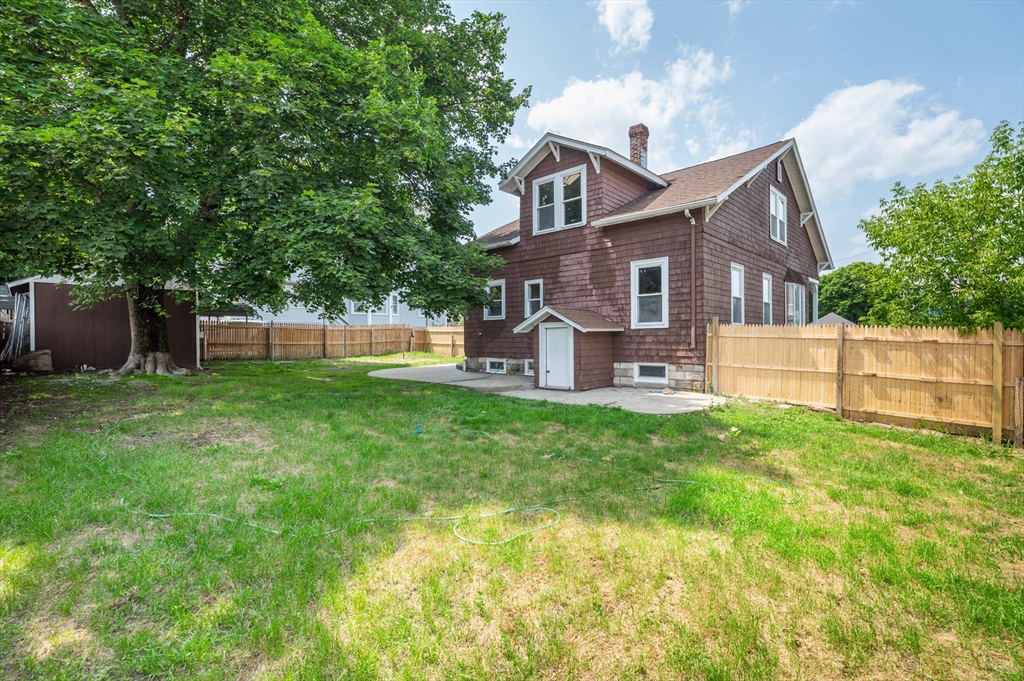 8 Beekman St, Fitchburg