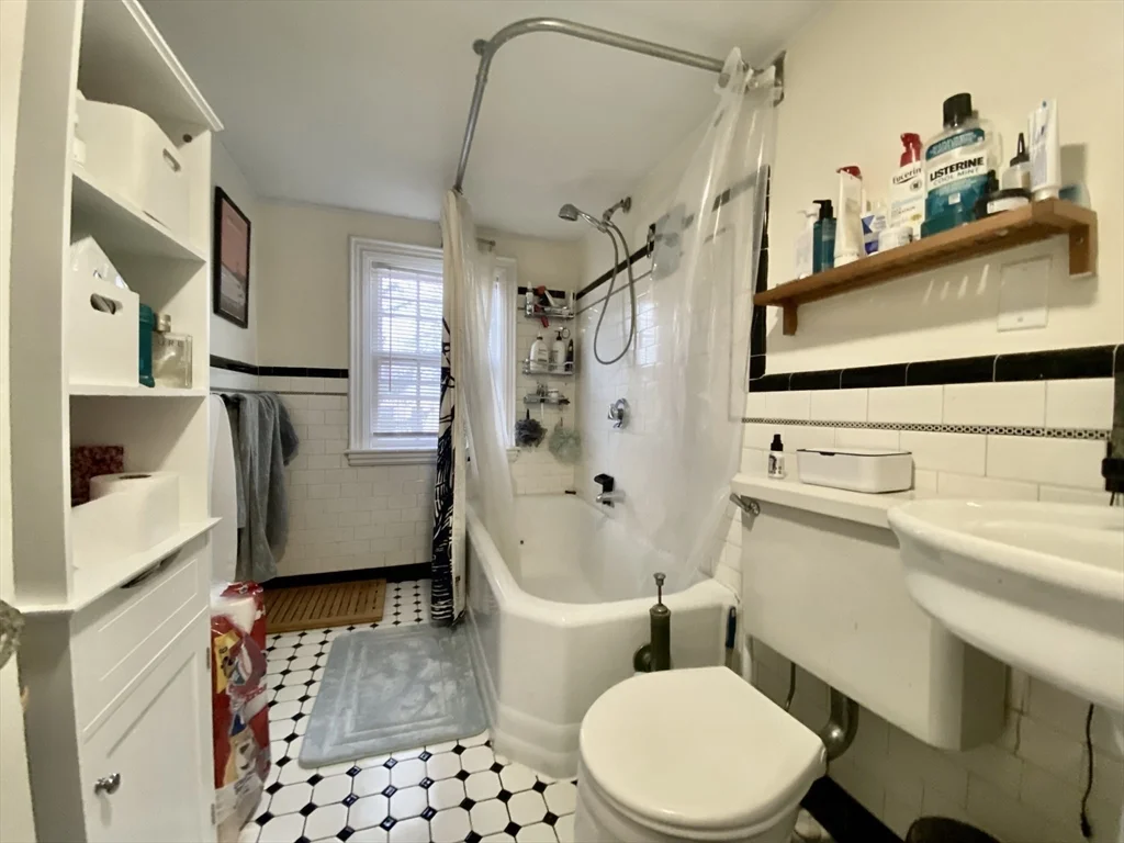 24 Grovenor Rd, Jamaica Plain