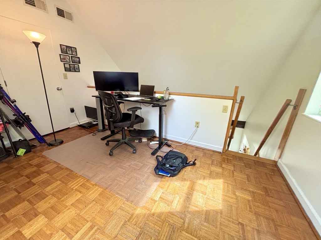 125 Governor Winthrop, Ten Hills