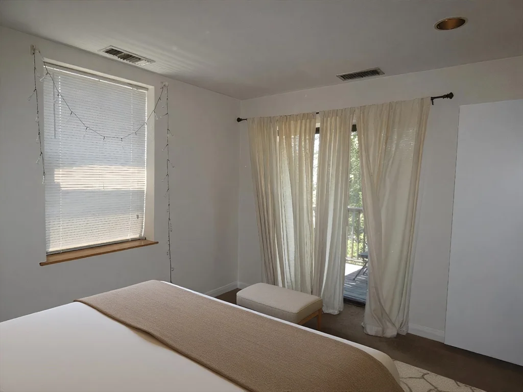 84 Gainsborough St, Fenway