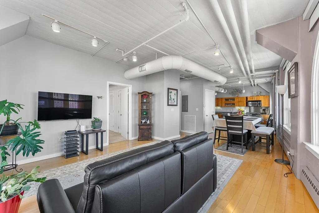 210 South, Leather District