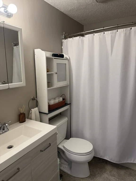 124 Tennis Plaza Rd, Dracut