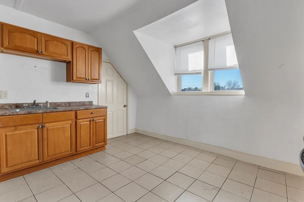 13-R Plain St, Taunton