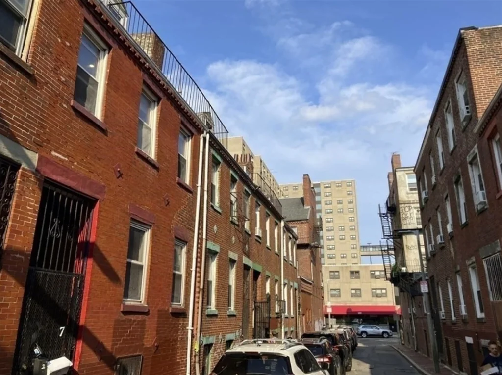 7 Johnny Ct, Chinatown