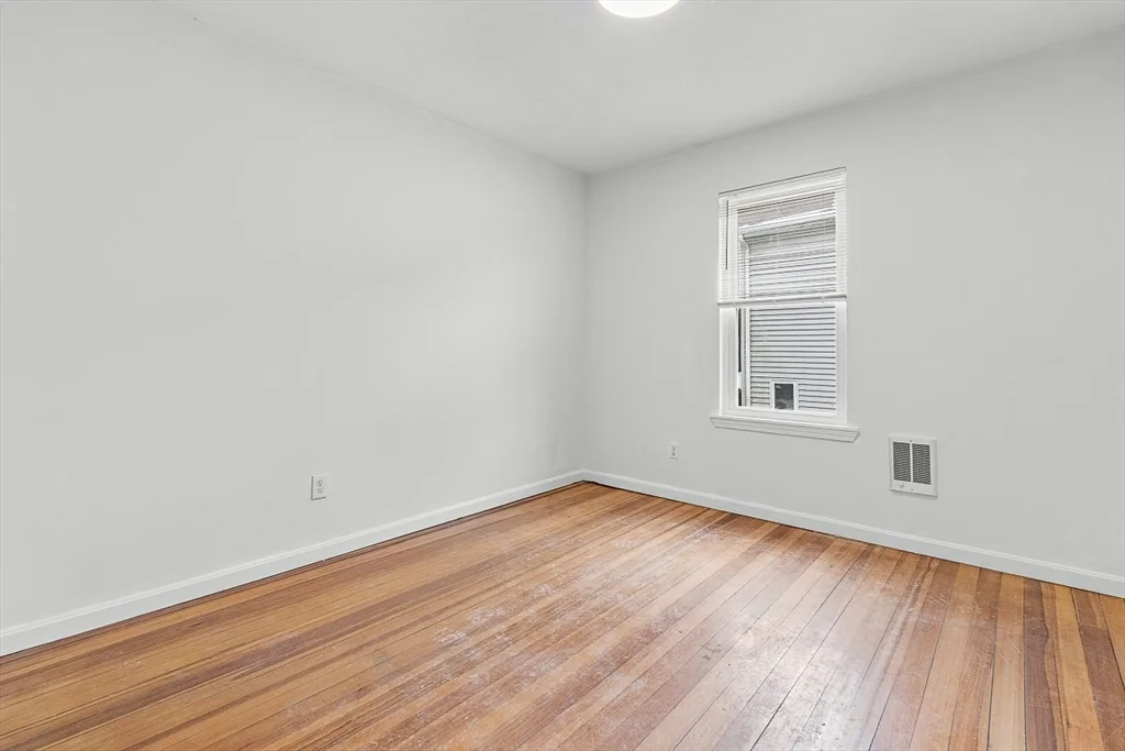 18 St Clair St, East Lynn