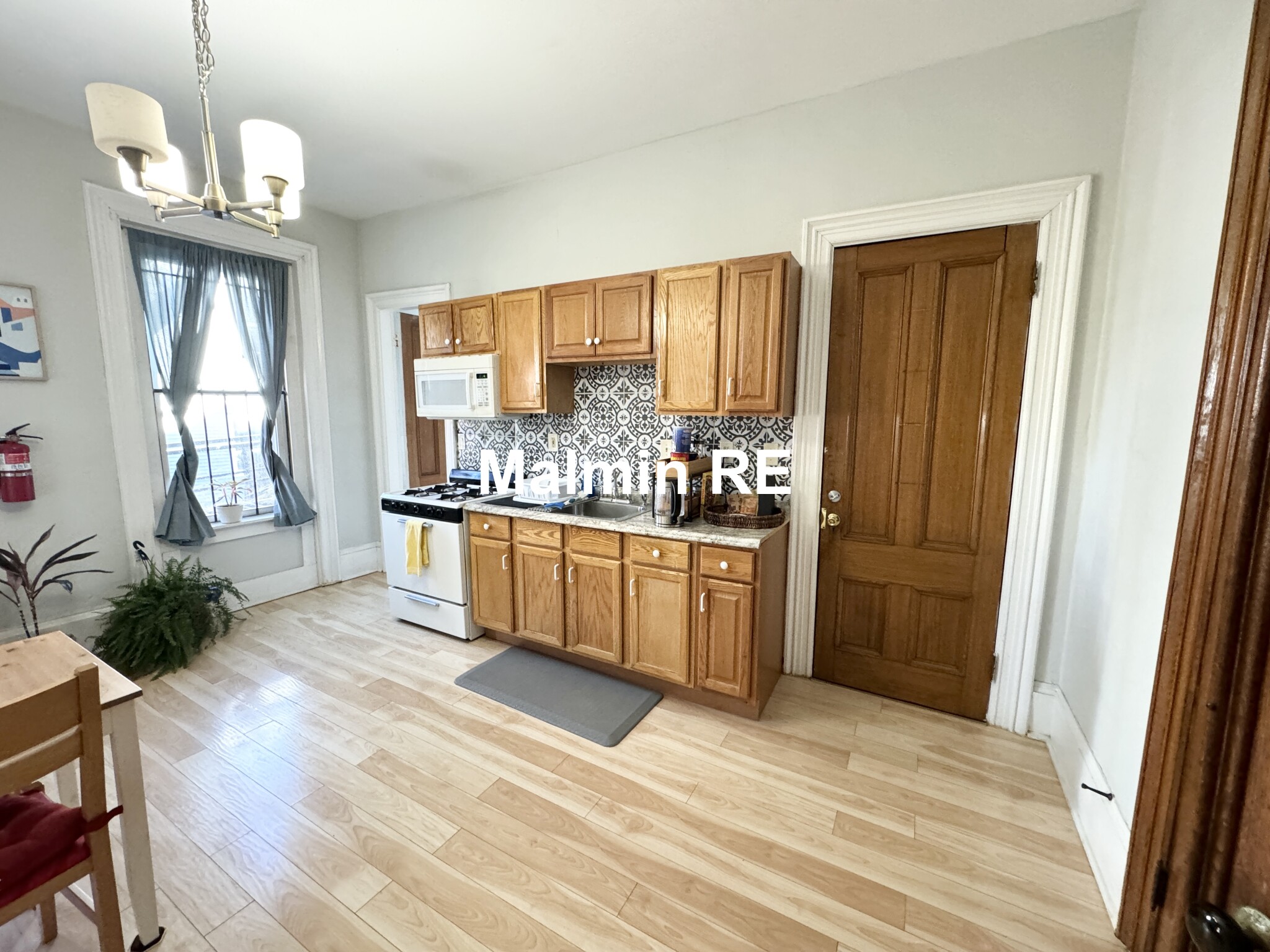 94 Mount Pleasant Ave, Roxbury