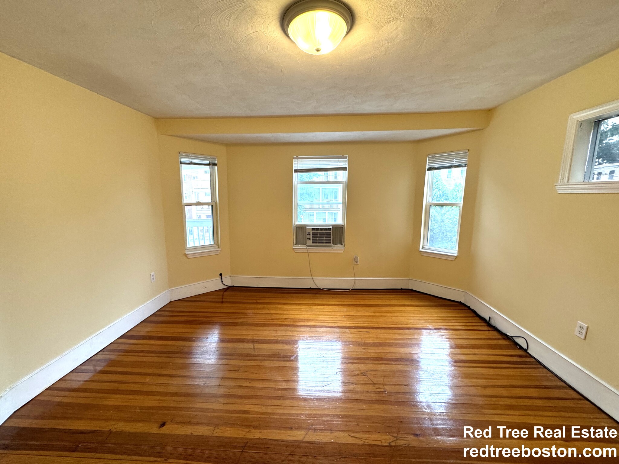 4057 Washington St, Roslindale