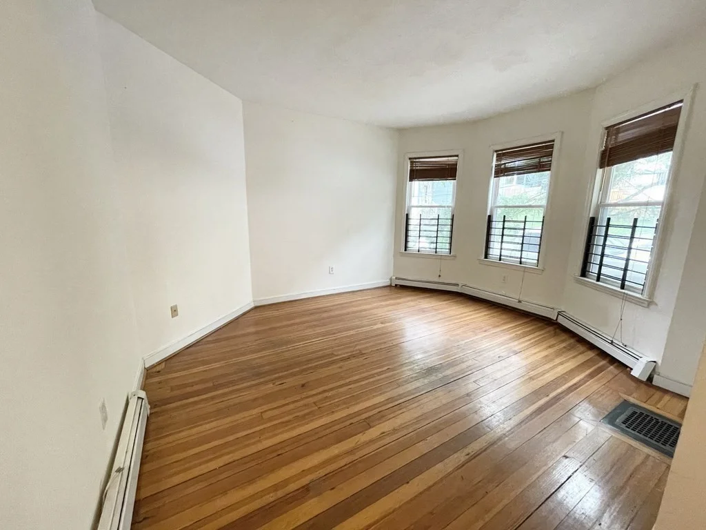 7 Iroquois, Mission Hill