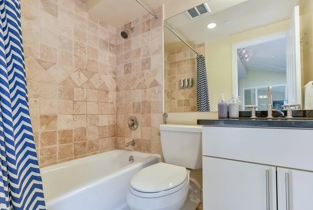 201 Newbury St, Back Bay