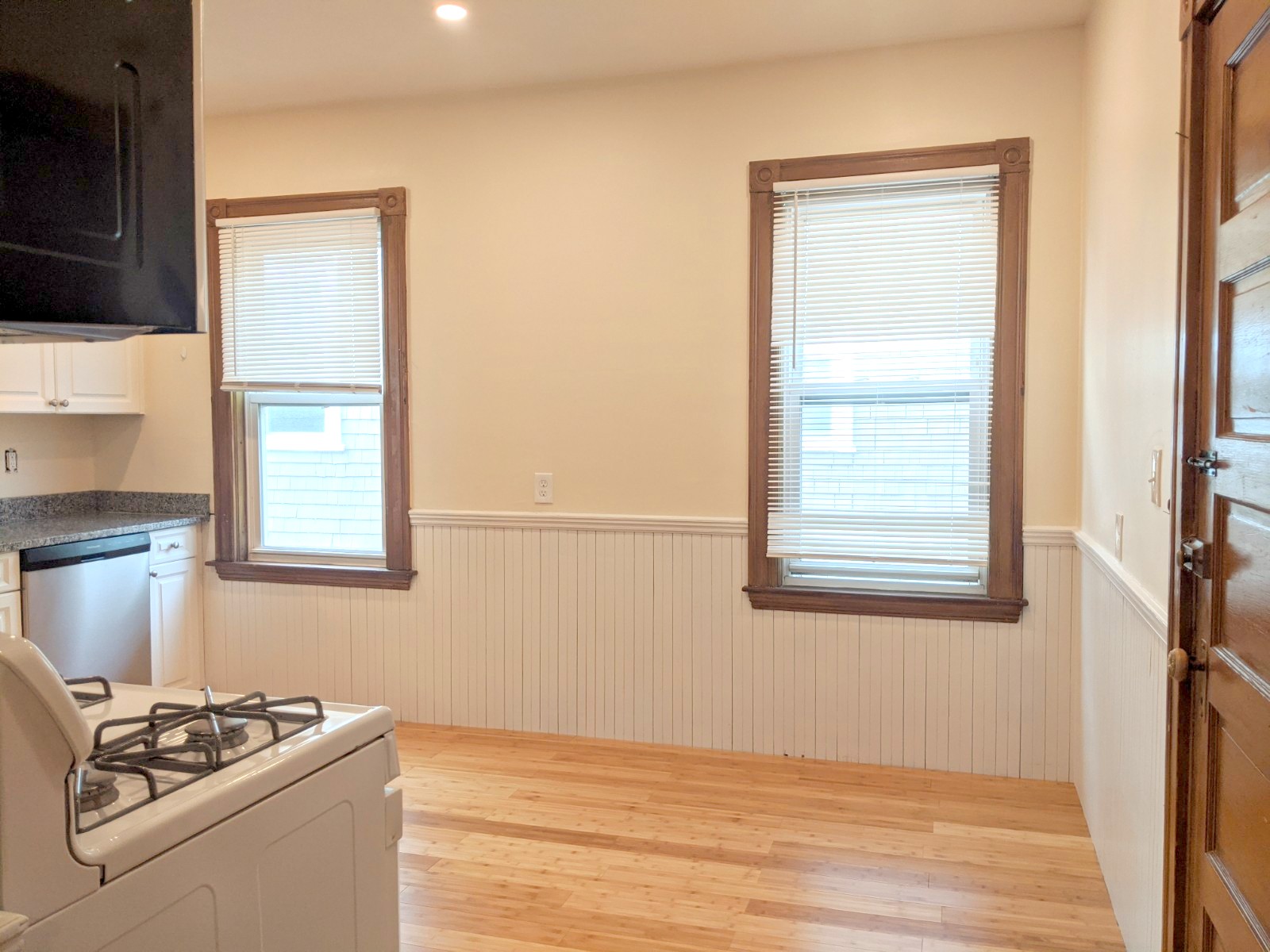 9 Belknap St, West Somerville