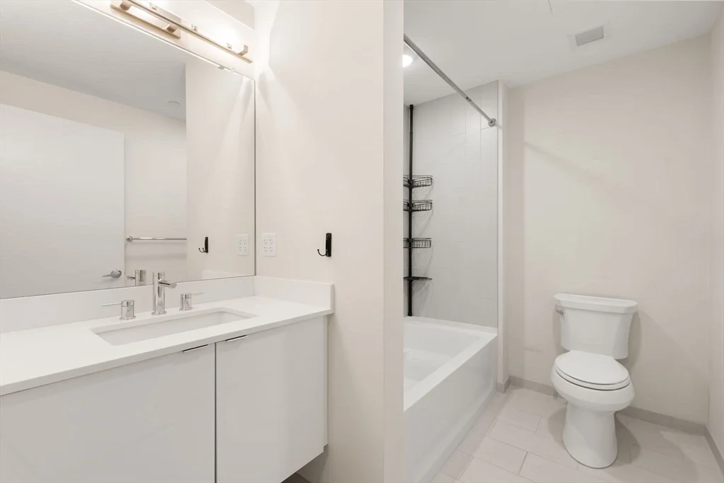 121 Portland St, West End