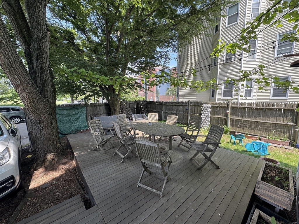 12 Lincoln Pwky, Ward Two