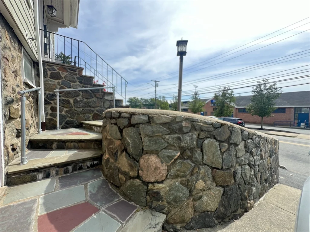584 Humphrey St, Swampscott