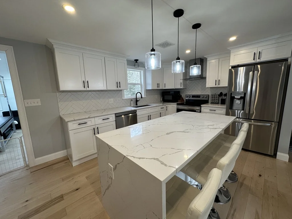 456 Parsonage St, Marshfield