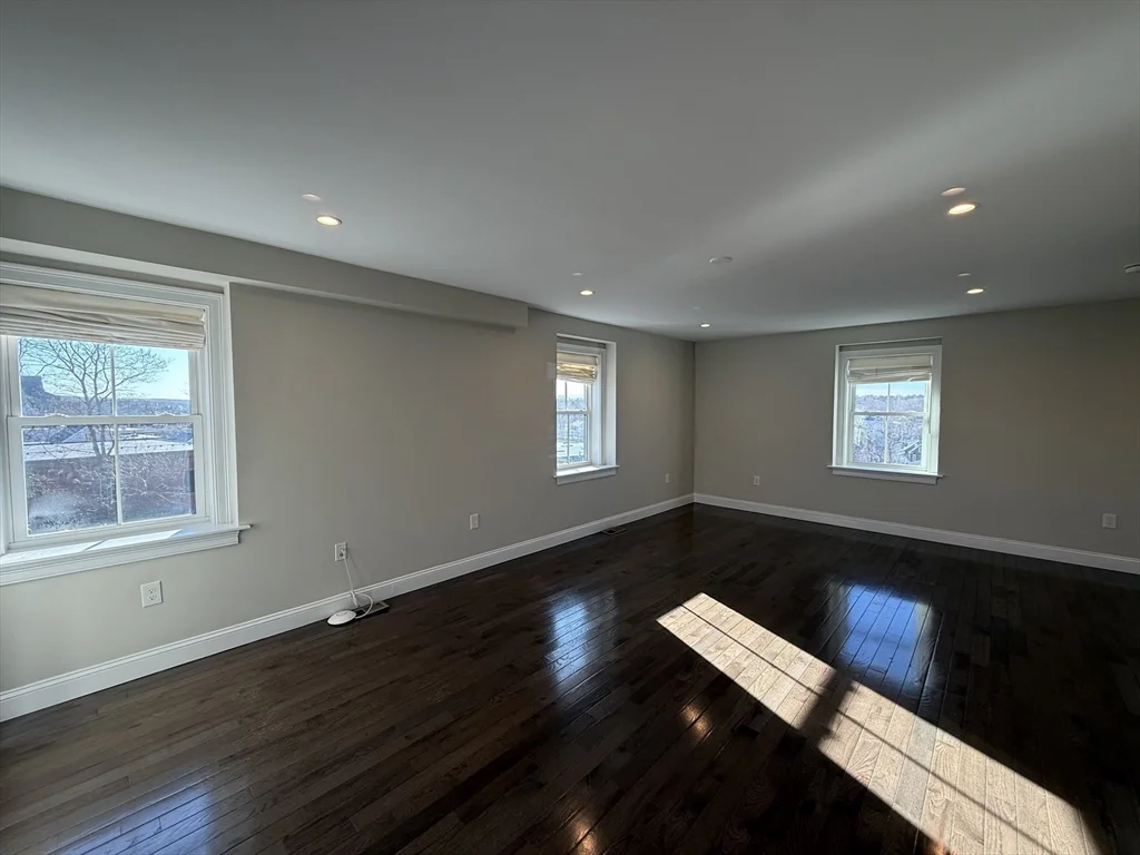 62 Harvard Ave, Hyde Park