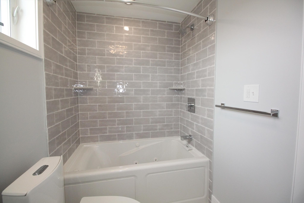 110 Main St, Everett