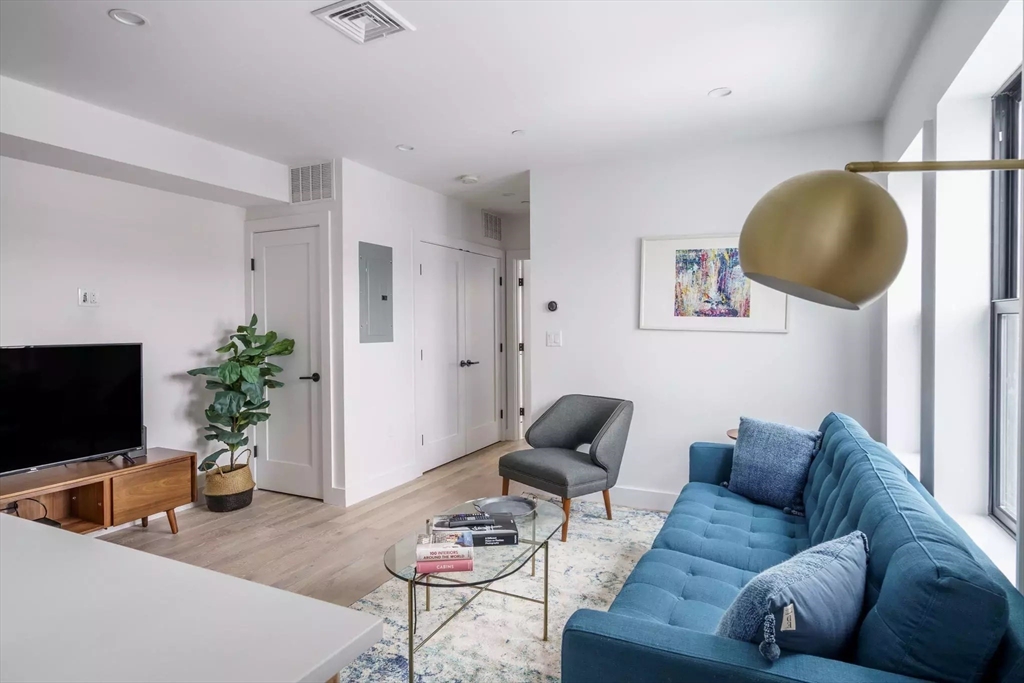 631 Saratoga St, East Boston