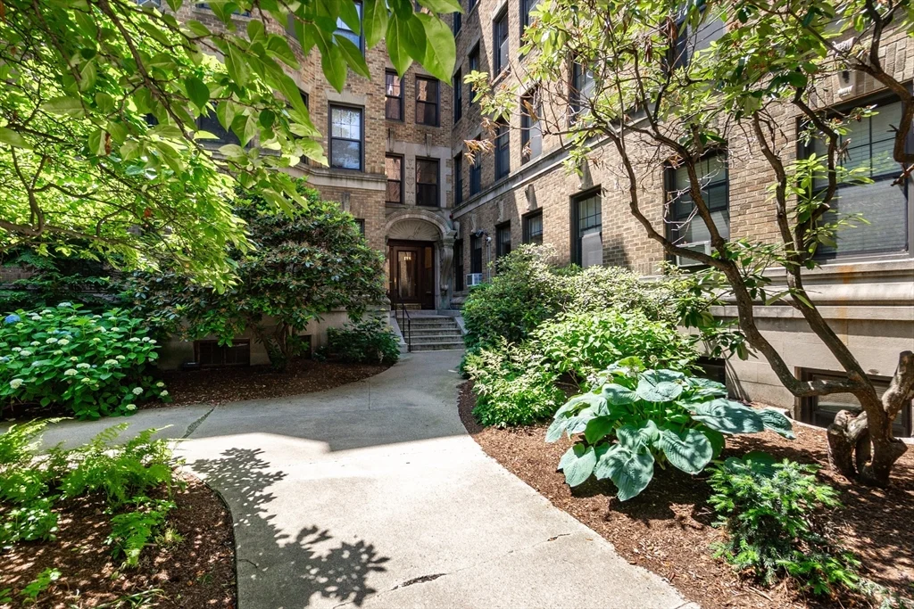 118 Riverway, Longwood