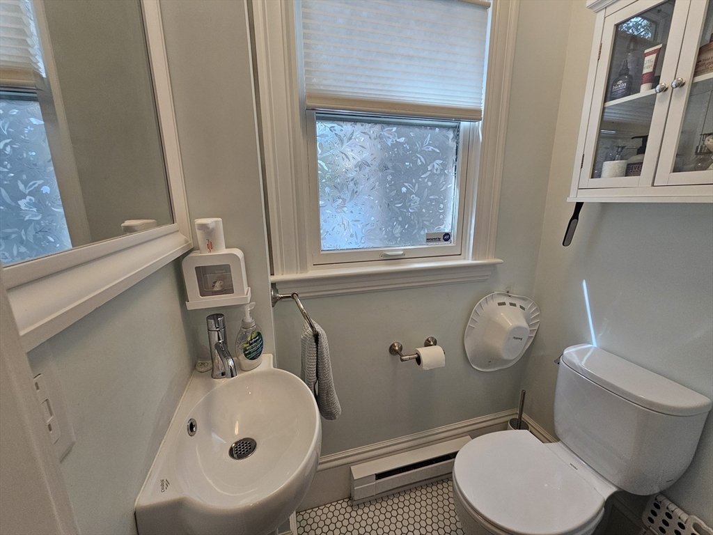 21 Edge Hill St, Jamaica Plain