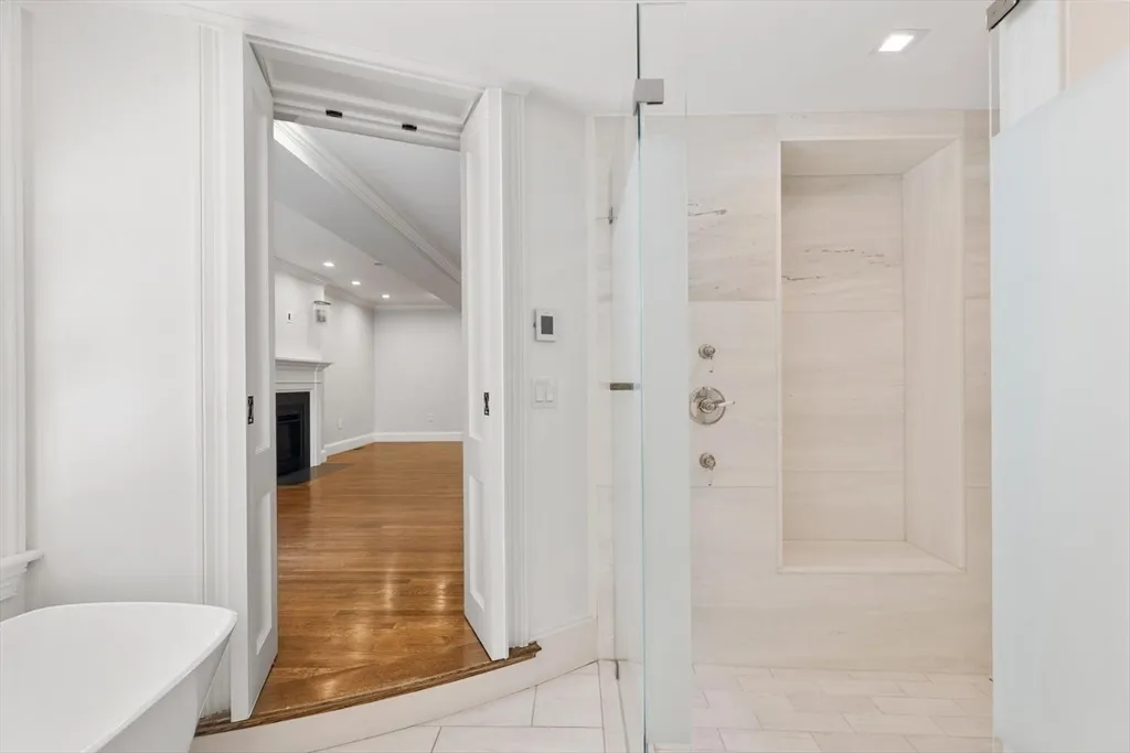 20 Chestnut St, Beacon Hill