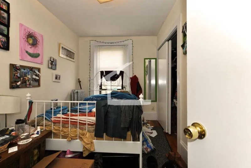 32 Linden St, Central Village