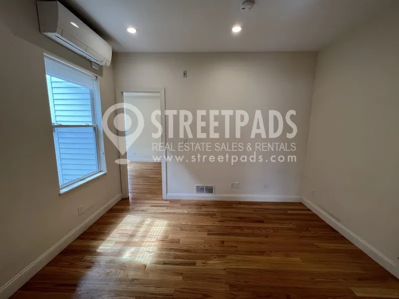 379 Harvard St, Mid-Cambridge