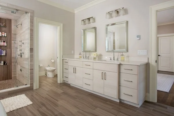 1580 Beacon St, Waban