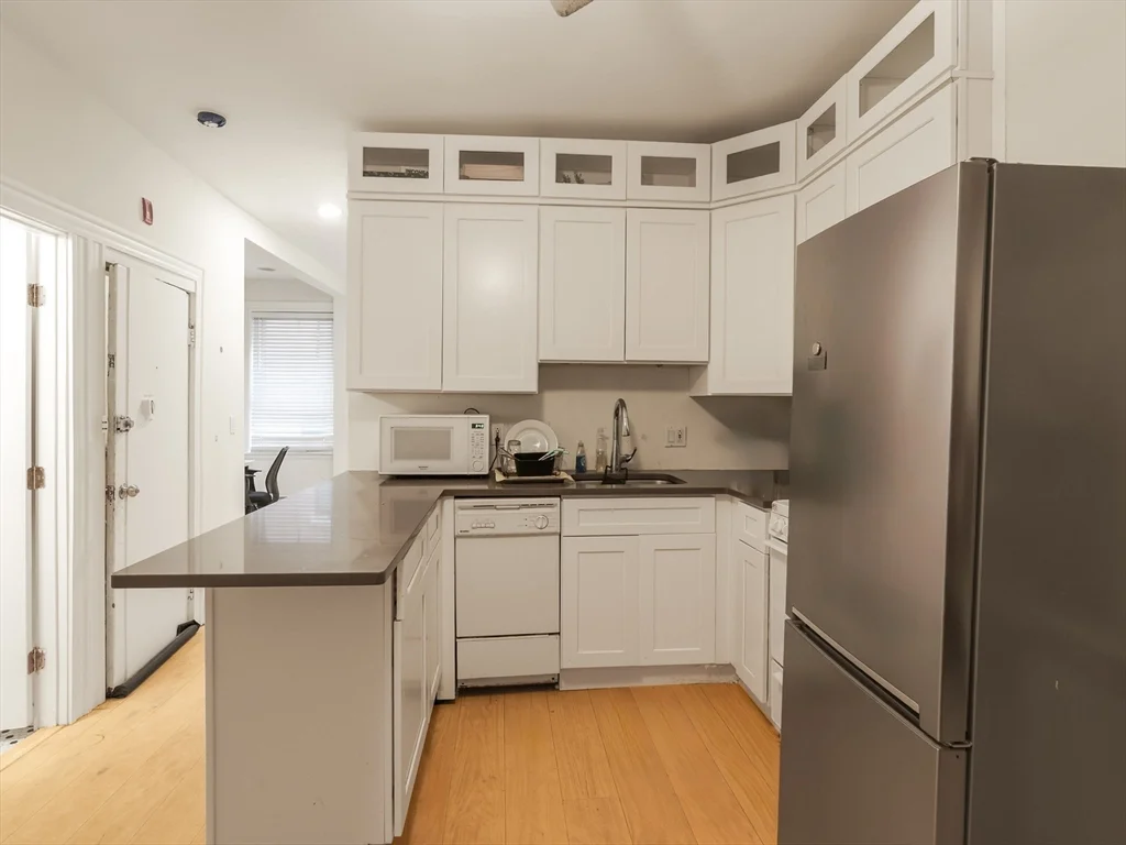 22 Irving St, Beacon Hill