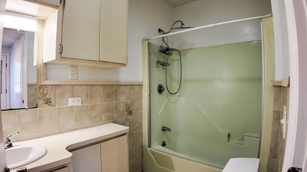 61 Thomas St, Dedham