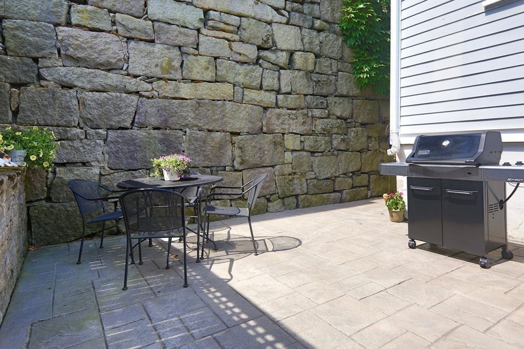 10 Noble Ct, East Boston