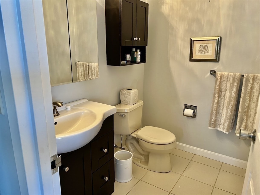 1006 Paradise Rd, Swampscott