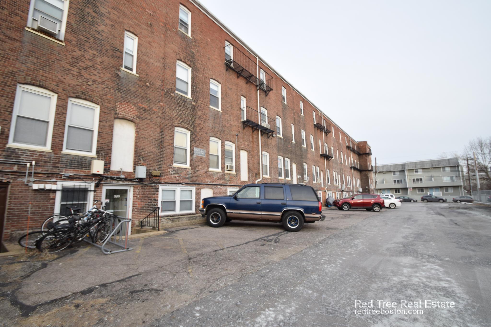 164 North Beacon St, Oak Square