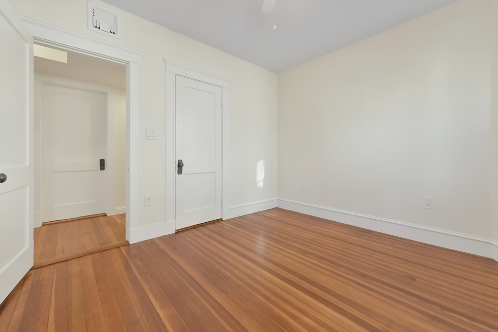 48 Manthorne Rd, Roxbury