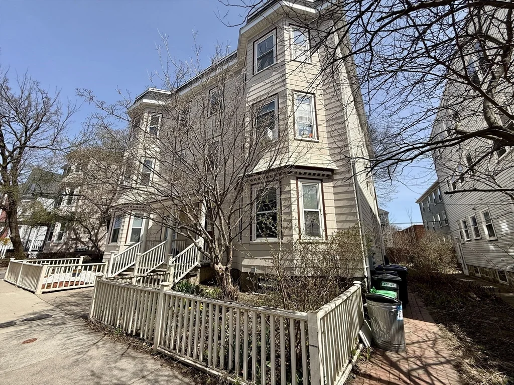 38 Goldsmith St, Jamaica Plain