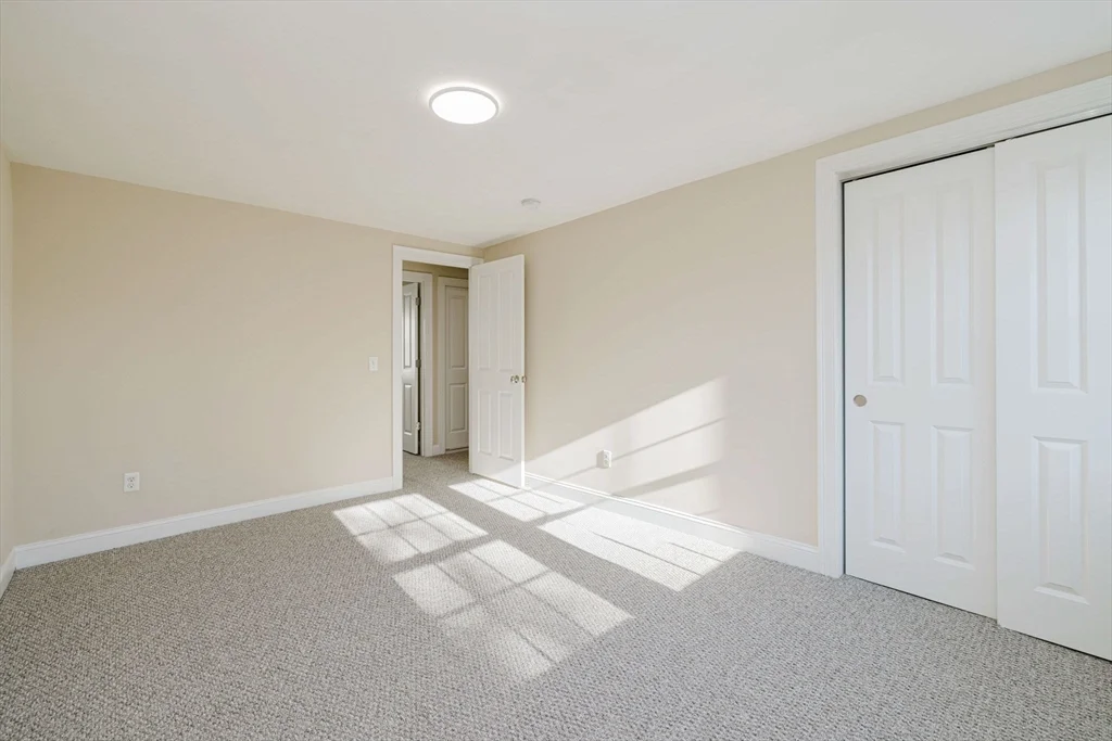 687 Washington St, Easton