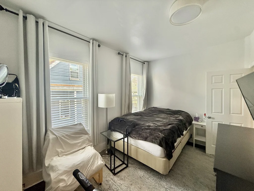 13 Schuyler St, Roxbury