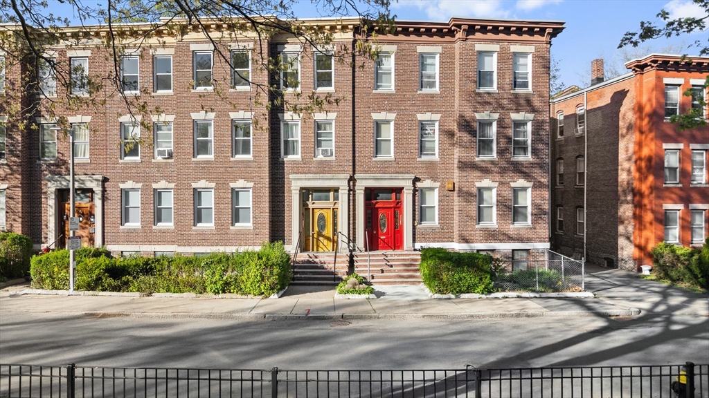 86 Winthrop St, Roxbury